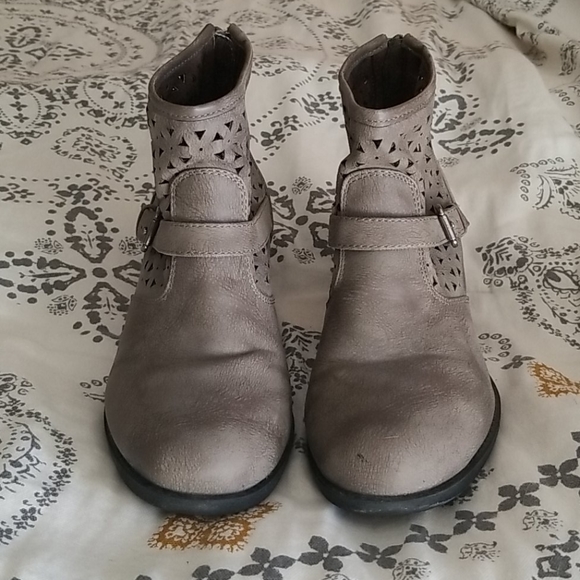 Gray Cutout Heeled Booties - Picture 2 of 11